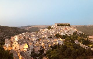 Prime luci della sera su Ragusa Ibla